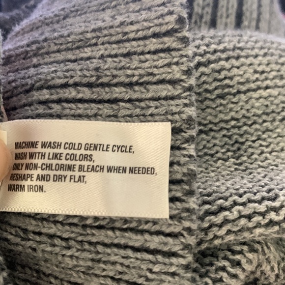 GAP Branded Gray Hooded Sweater - Picture 14 of 16